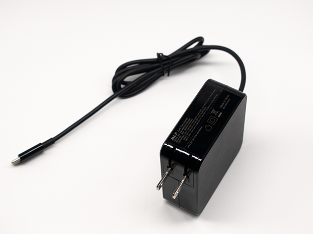 D36 带线 GaN 100W 充电器
